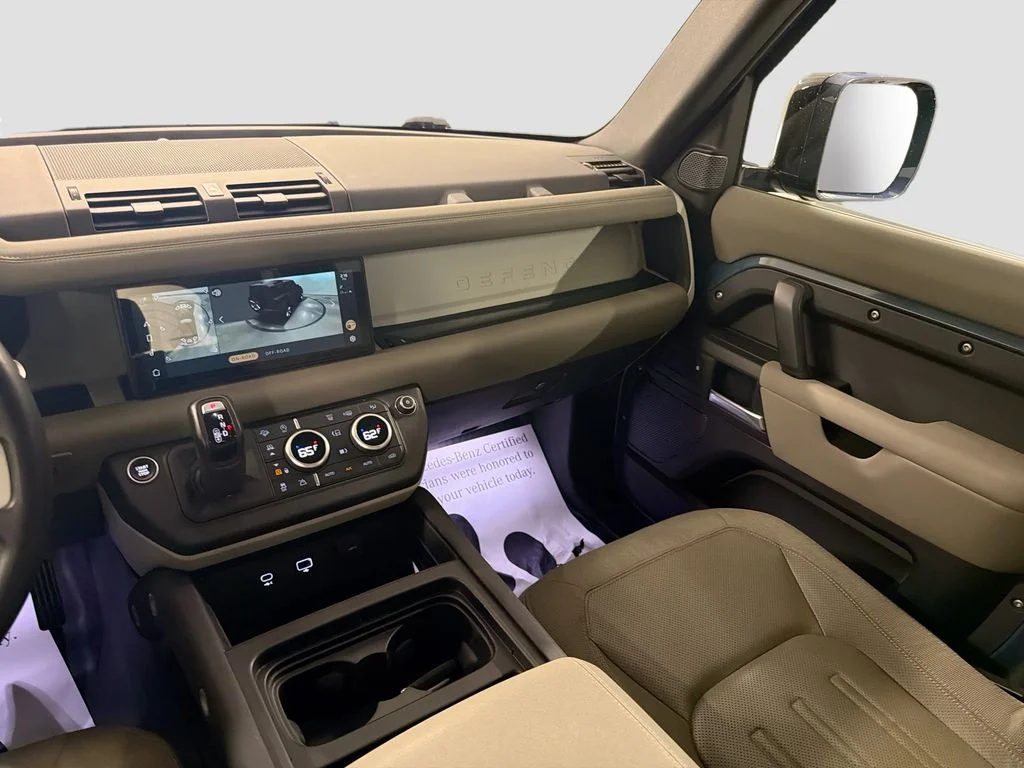 Used 2020 Tasman Blue Metallic Land Rover S image 22