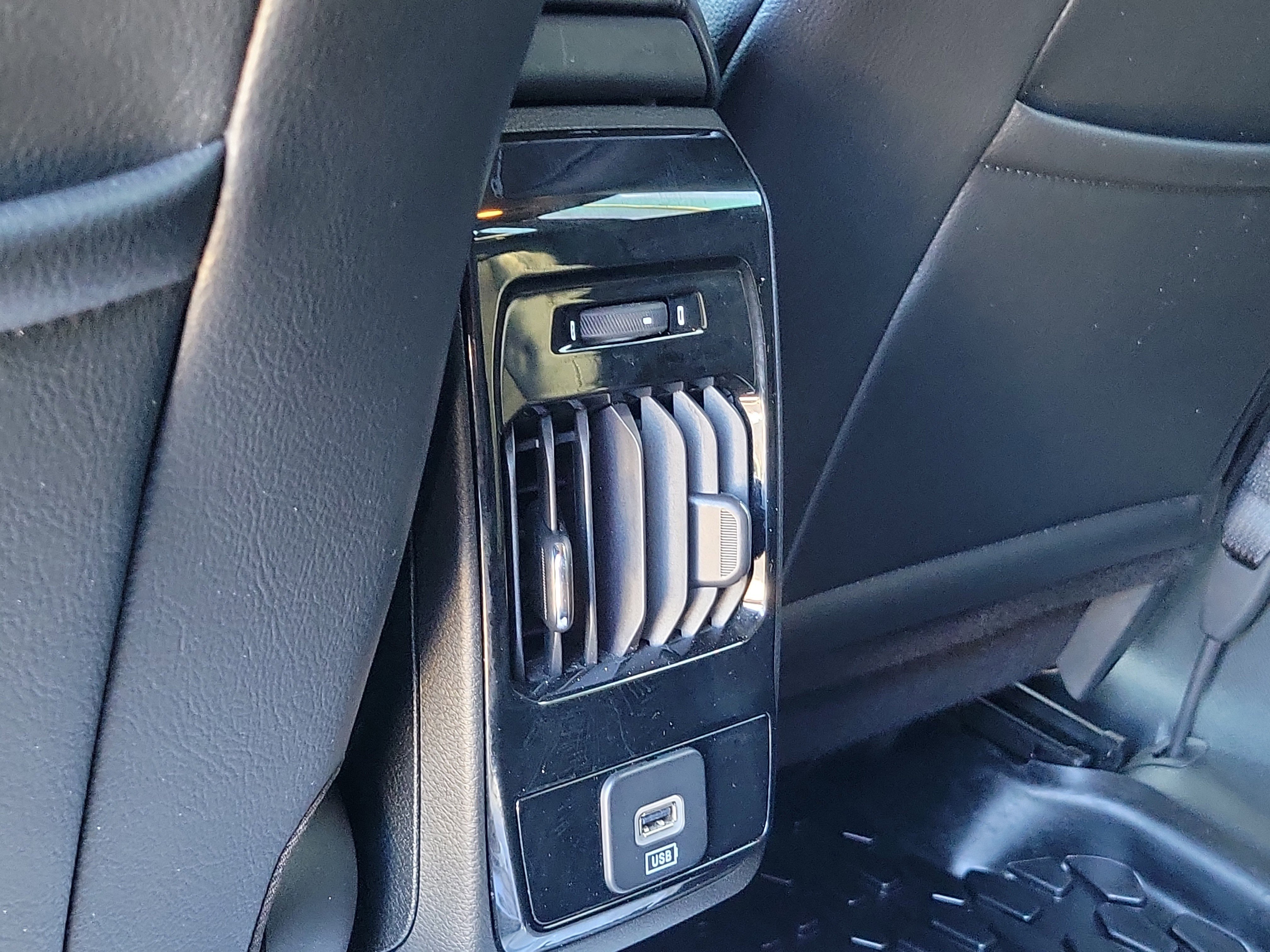 Used 2023 Granite Crystal Metallic Clearcoat Jeep Altitude image 12