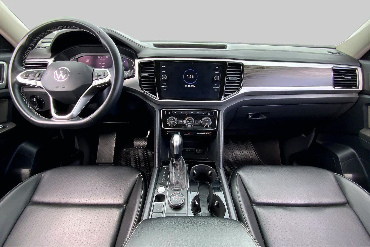 Used 2022 Deep Black Pearl Volkswagen 3.6L V6 SE w/Technology image 15