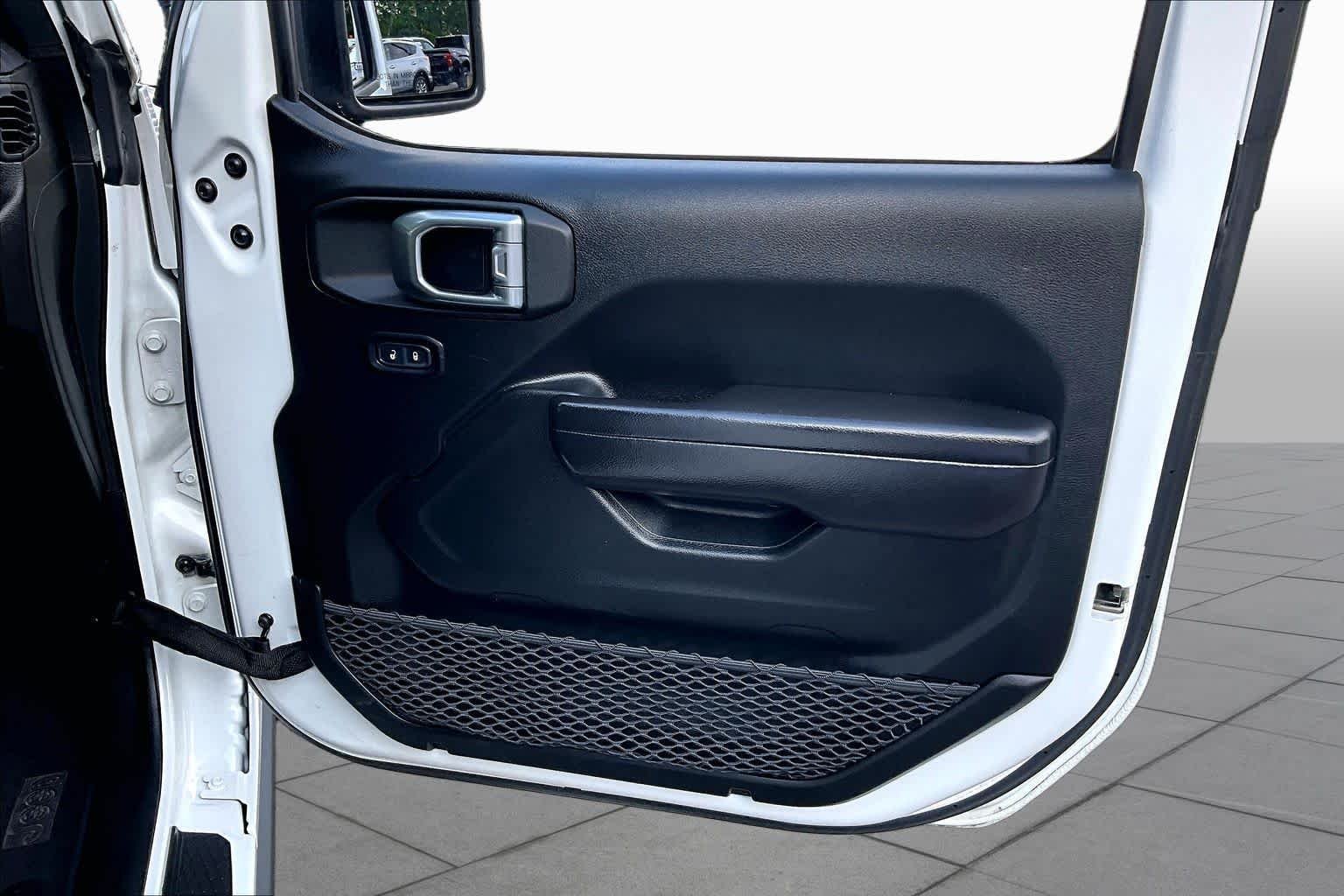 Used 2019 Bright White Clearcoat Jeep Sport Altitude image 21