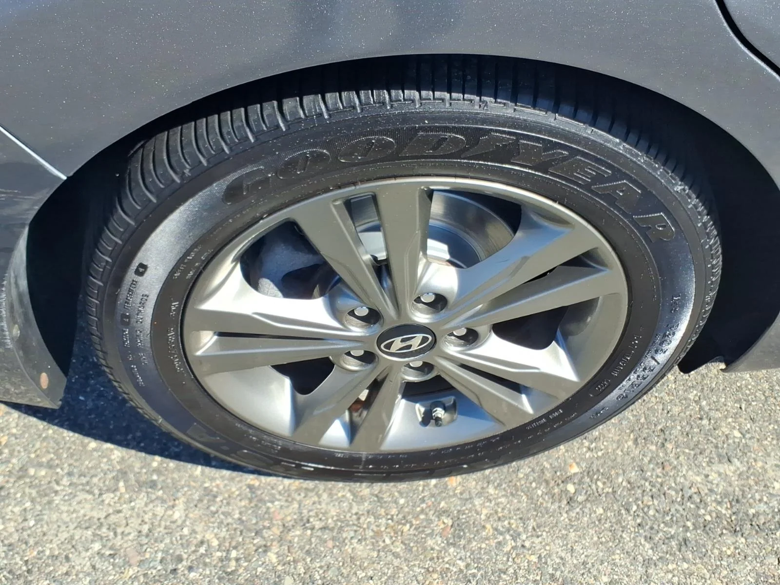 Used 2018 Machine Gray Hyundai Value Edition image 10