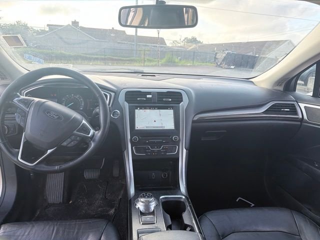 Used 2018 Gold Ford SE image 12