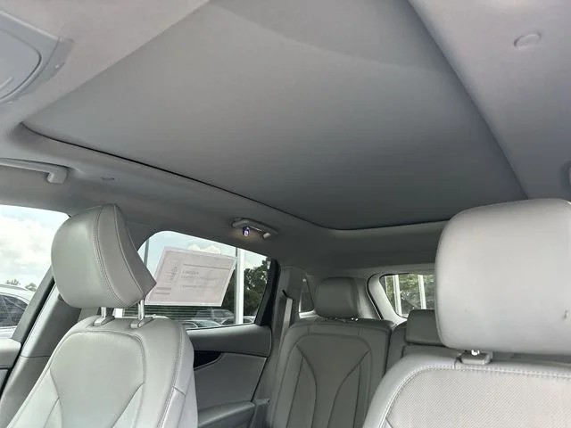 Used 2022 Silver Lincoln Reserve image 22