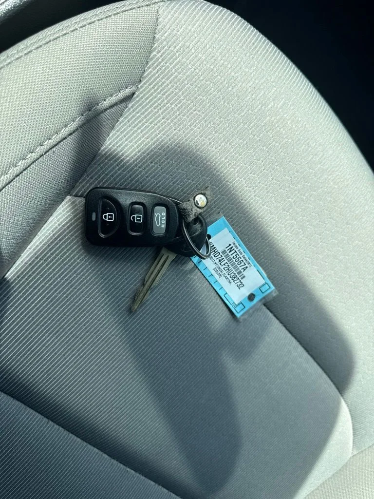 Used 2017 Red Hyundai SE image 5