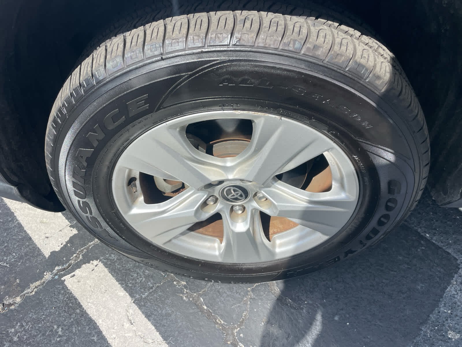 2021 Toyota RAV4 XLE photo 4