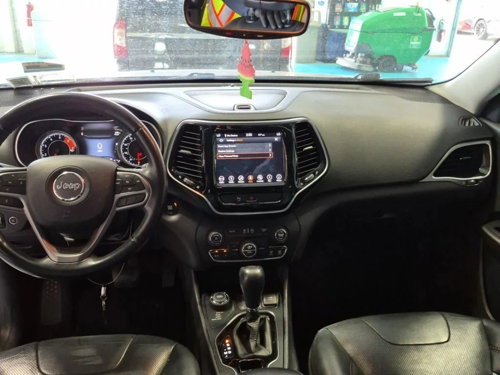 Used 2019 Silver Jeep Limited image 7