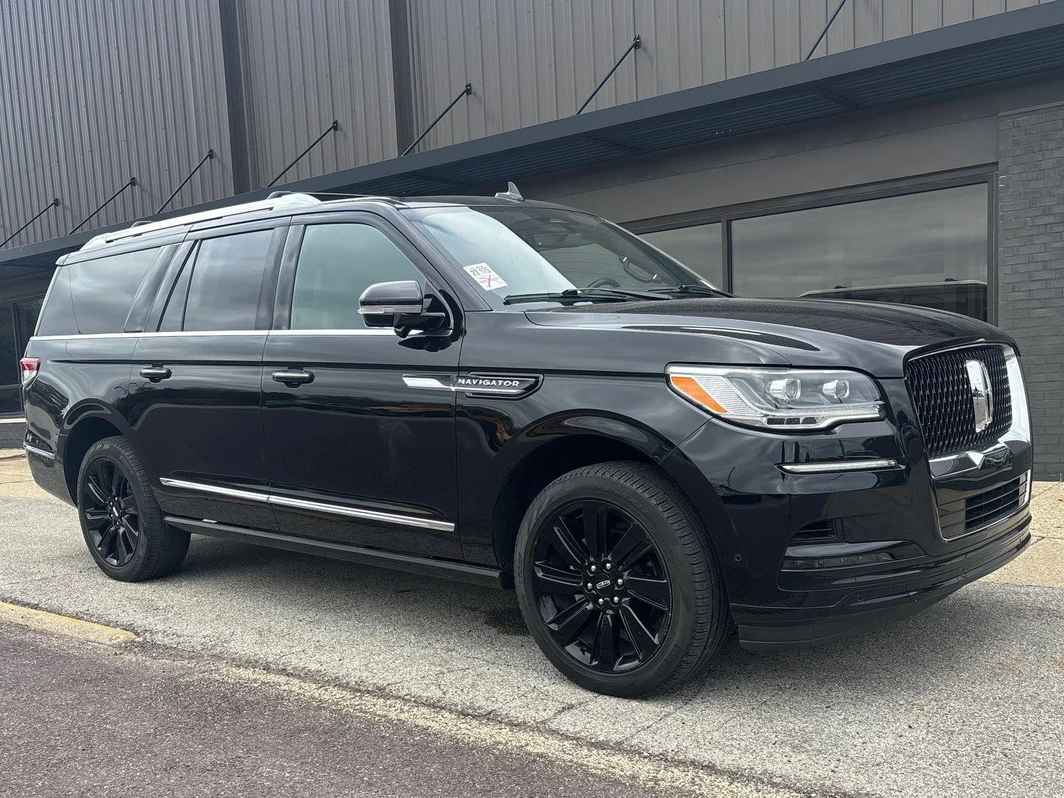 Used 2023 Black Metallic Lincoln Reserve image 3