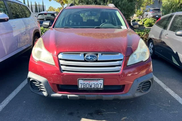 Used 2013  Subaru 2.5i image 3