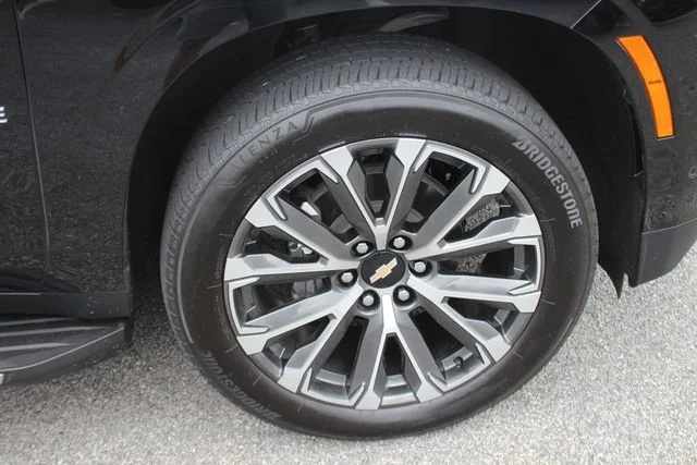 Used 2025 Black Chevrolet High Country image 40