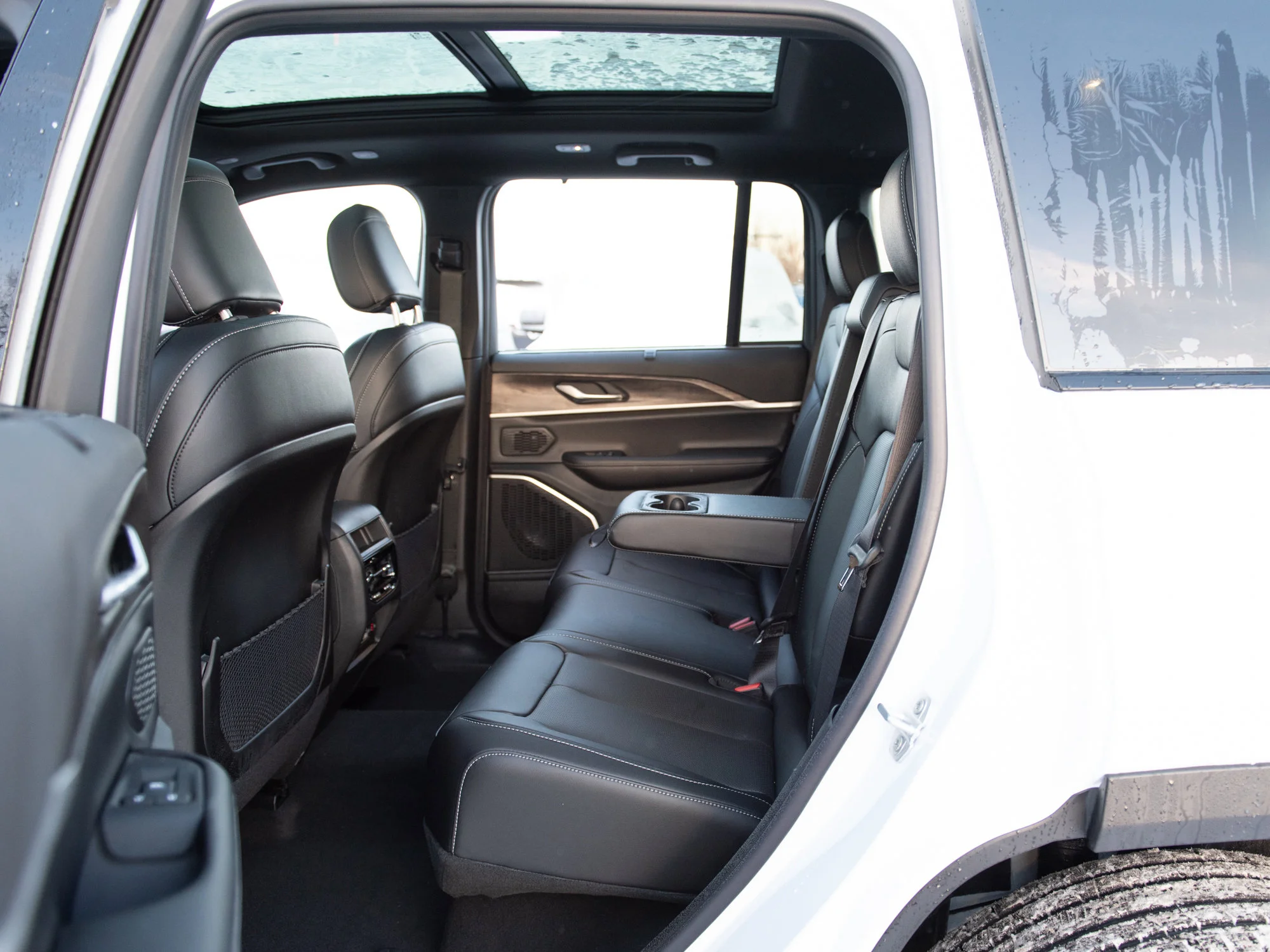 New 2025 White Jeep Limited* image 21