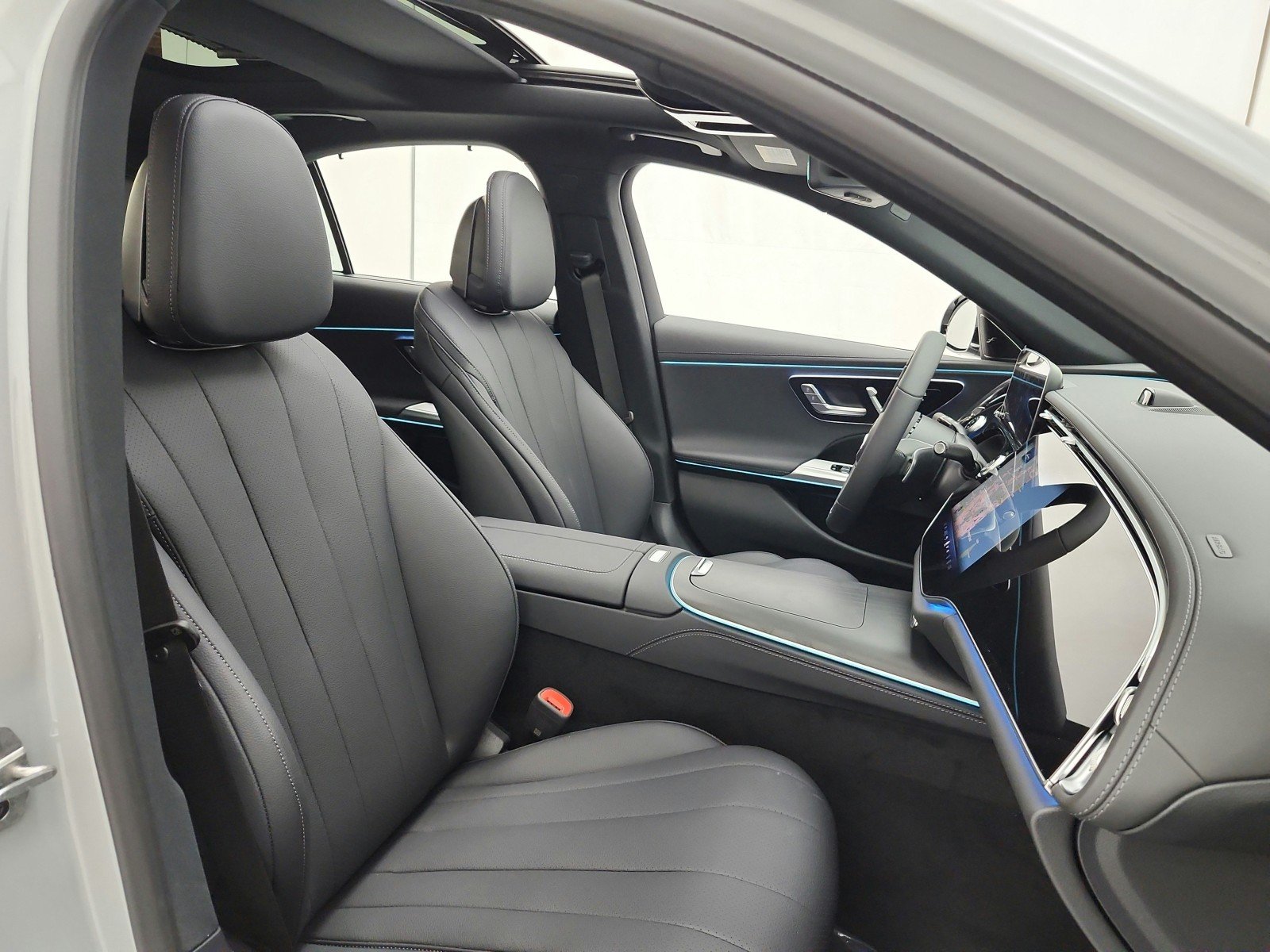 New 2026 MANUFAKTUR Alpine Grey Mercedes-Benz E 450 4MATIC® Sedan image 15