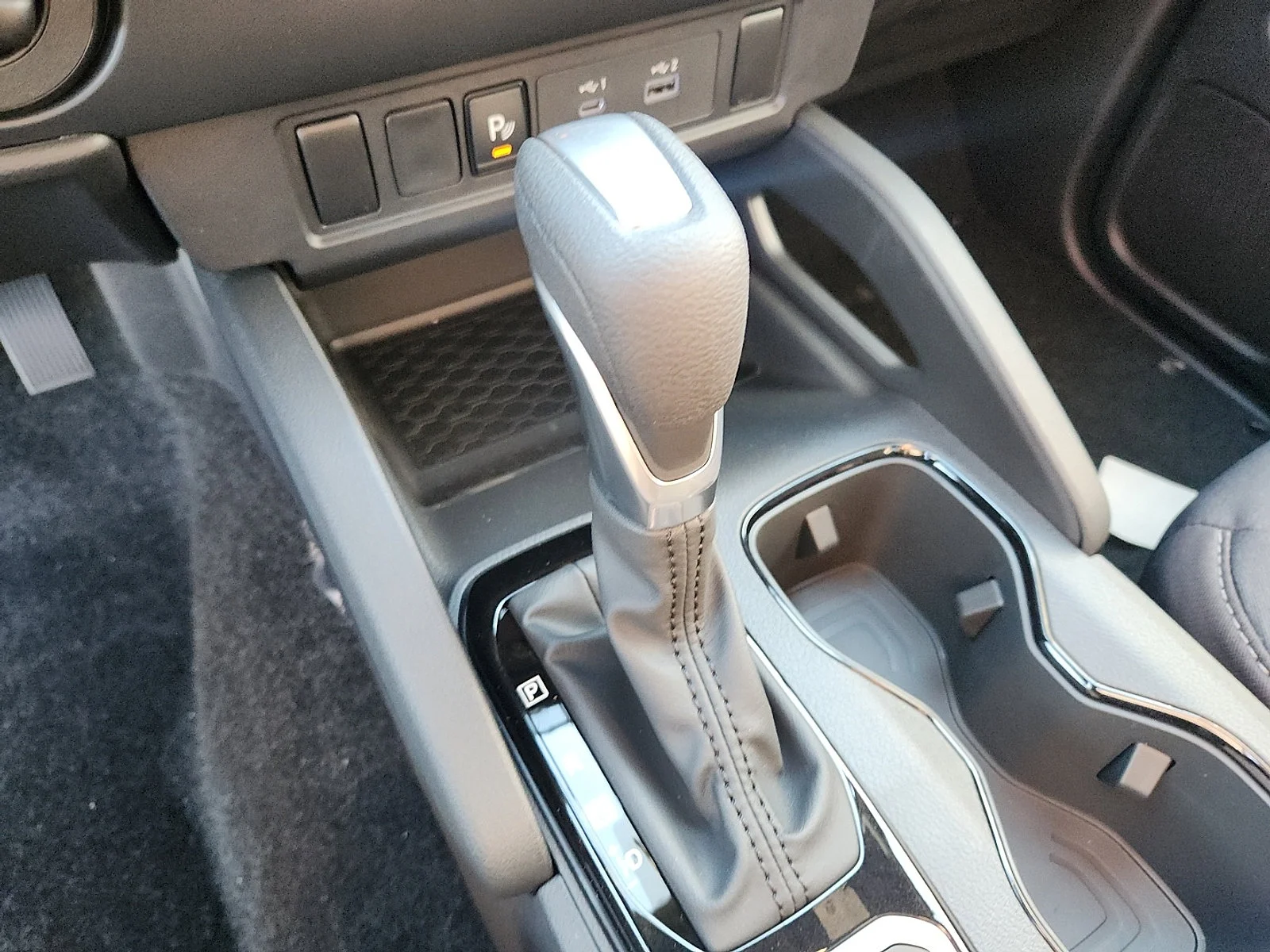 New 2026 Boulder Gray Pearl Nissan Crew Cab SV image 10