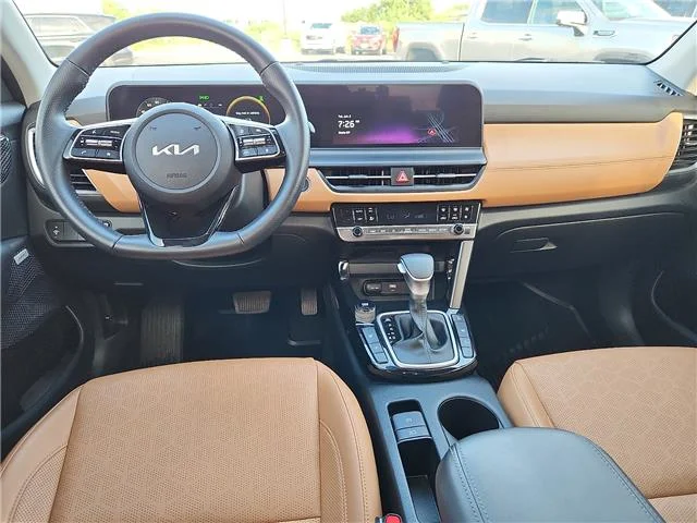Used 2024 White KIA SX (DCT) All-Wheel Drive image 9