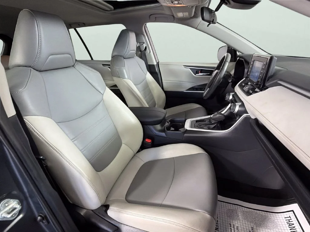 2020 Toyota RAV4 XLE Premium - Photo 35