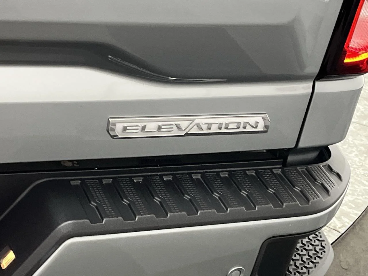 Used 2025 Sterling Metallic GMC Elevation image 38