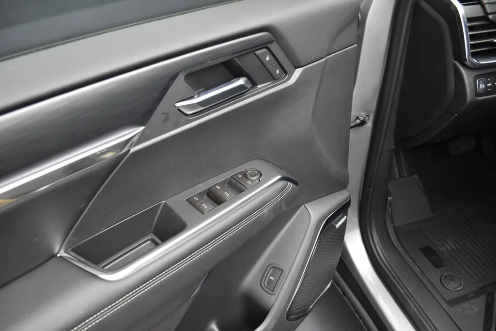 New 2026 Sterling Metallic GMC Elevation image 24