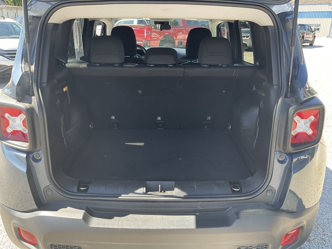 Used 2019 BLUE Jeep Latitude image 22