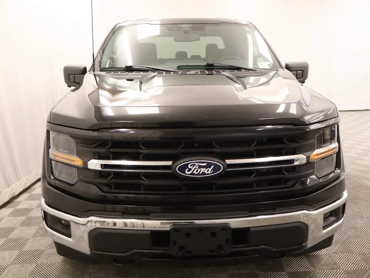 Used 2024 Agate Black Ford XLT Crew Cab image 4