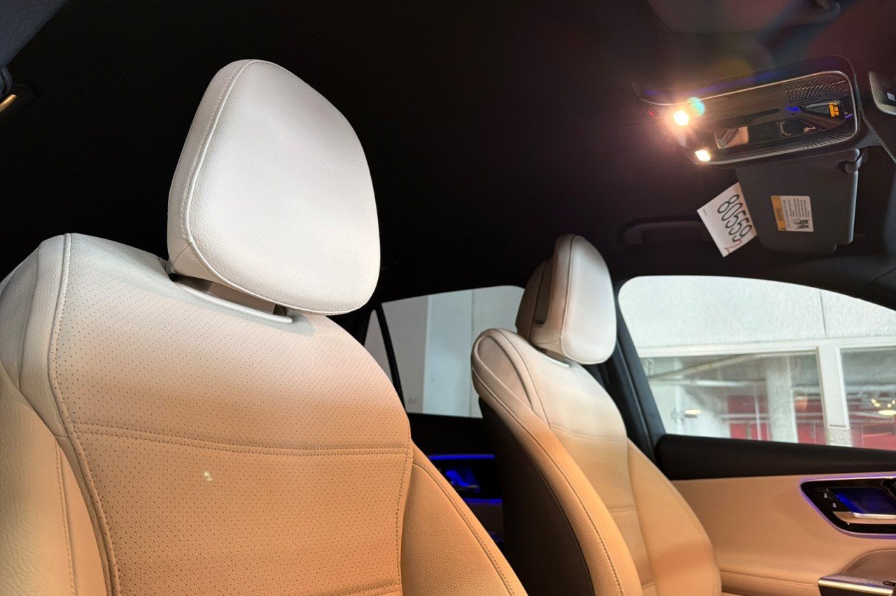 New 2026 Polar White Mercedes-Benz GLC 300 SUV image 16