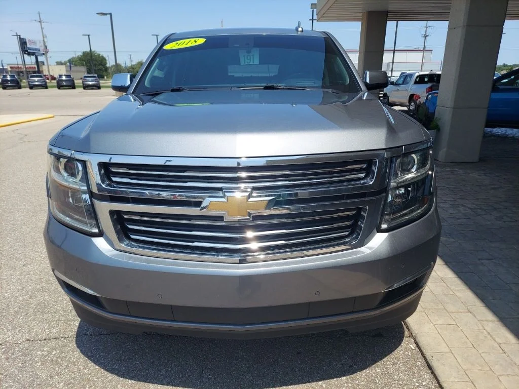 Used 2018 Chevrolet Suburban Premier with VIN 1GNSKJKC2JR176052 for sale in Hutchinson, KS