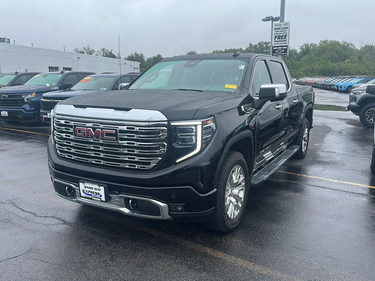 Used 2024 Onyx Black GMC Denali image 5