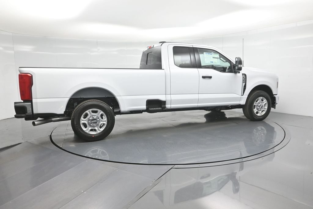 New 2026 Oxford White Ford XLT image 23