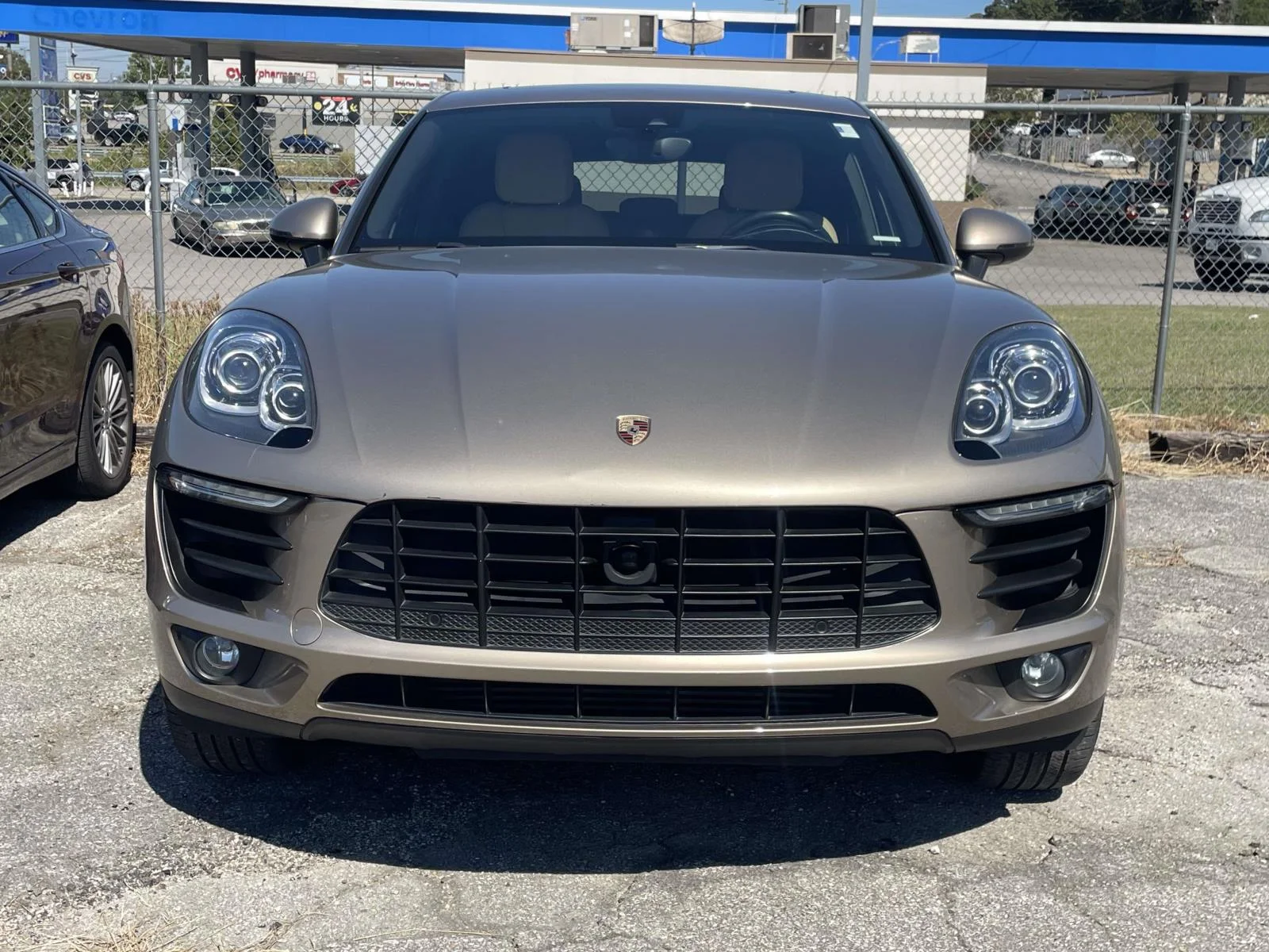 Used 2018 Gold Porsche Base image 3
