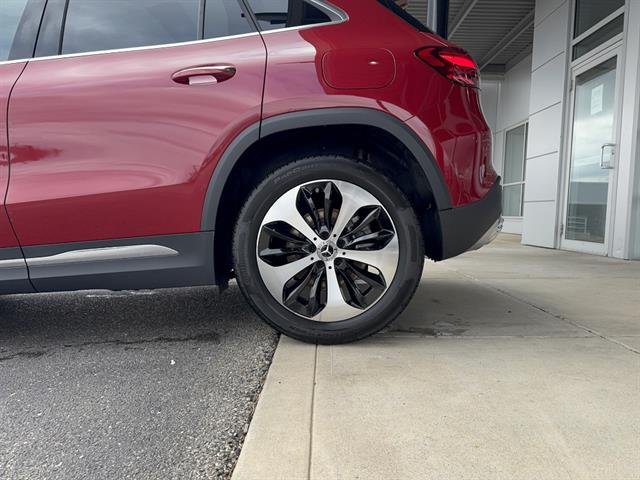 New 2026 MANUFAKTUR Patagonia Red Metallic Mercedes-Benz GLA 250 4MATIC® image 8