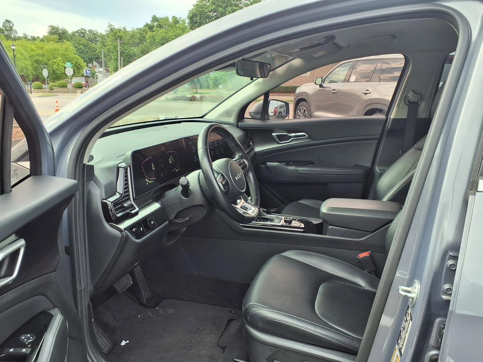 Used 2024 Everlasting Silver Kia EX image 22