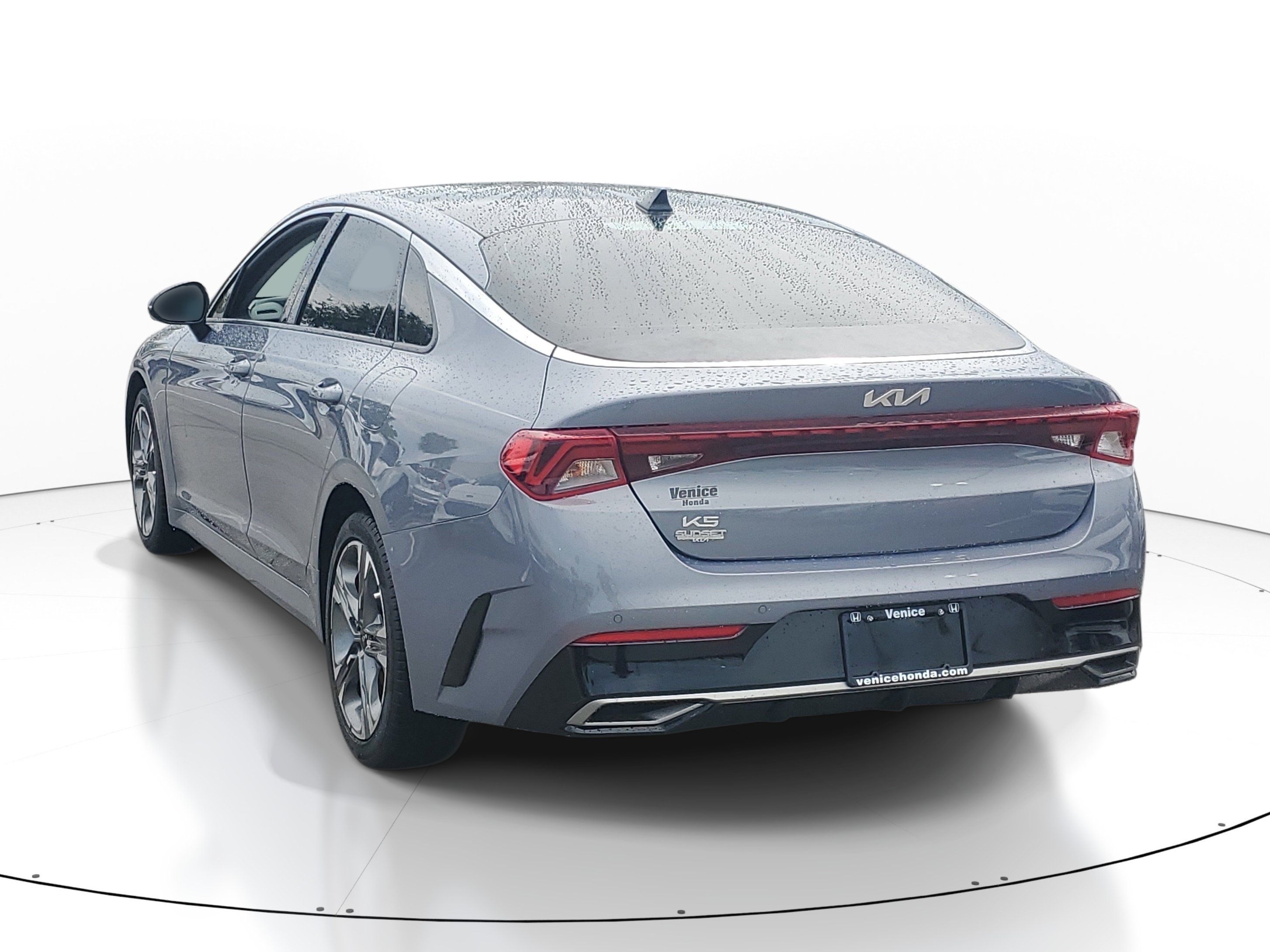 Used 2024 Everlasting Silver Kia EX image 3