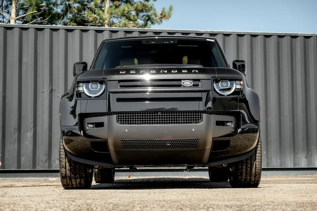 New 2026 Santorini Black Land Rover X-Dynamic SE image 5