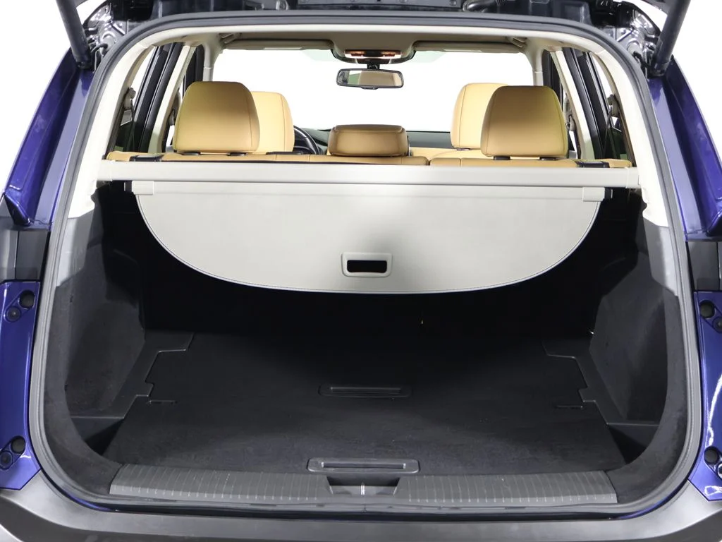 Used 2023  Nissan Platinum image 21