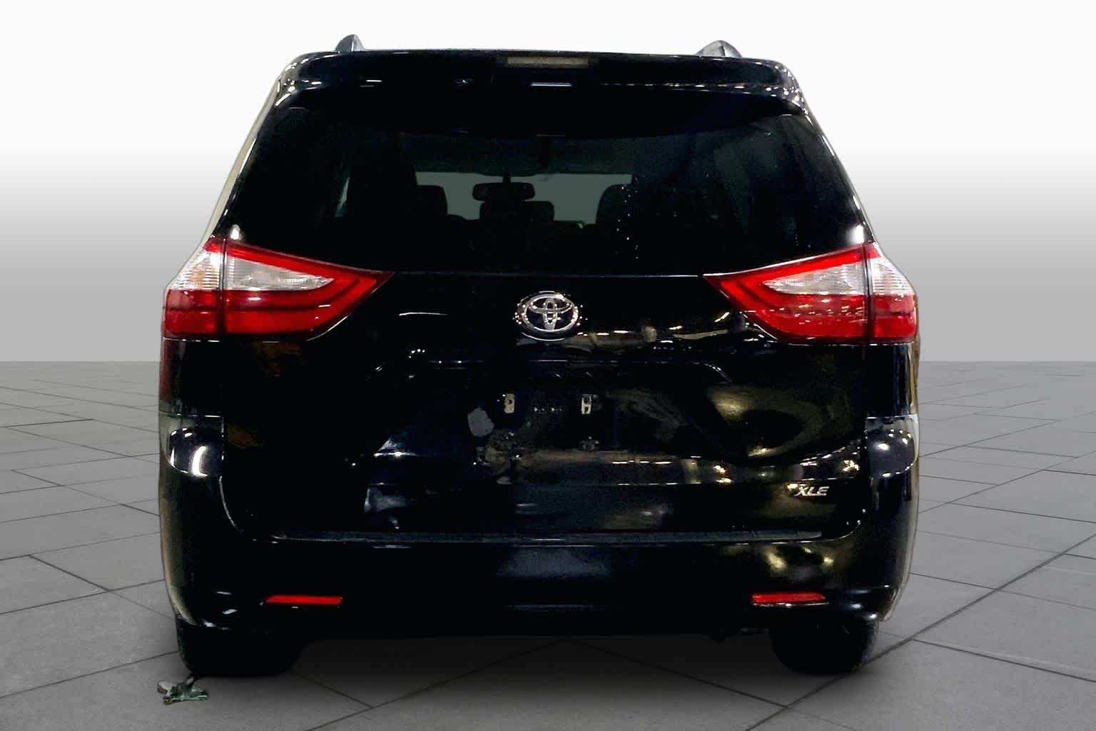 Used 2017 Midnight Black Metallic Toyota XLE Premium image 5