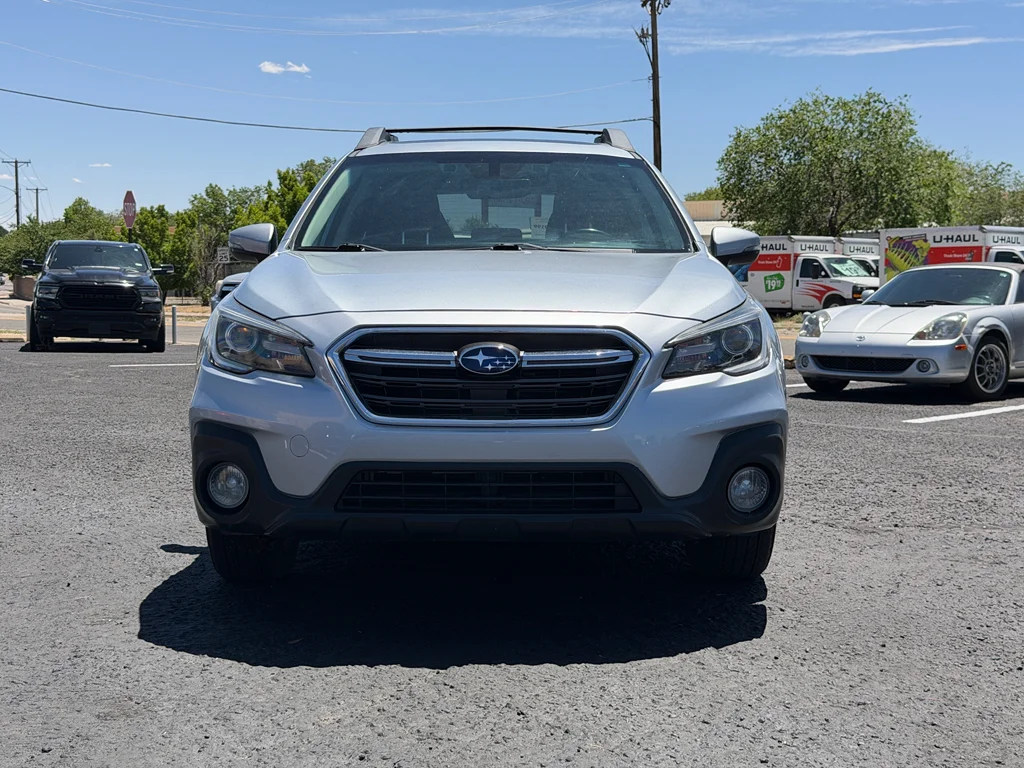 Used 2018 Ice Silver Metallic Subaru Limited image 2