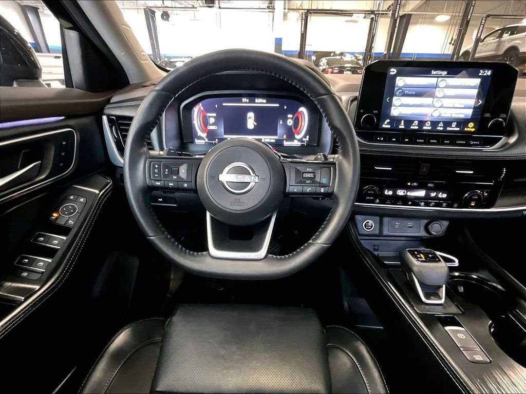 Used 2023 Black Nissan Platinum image 18