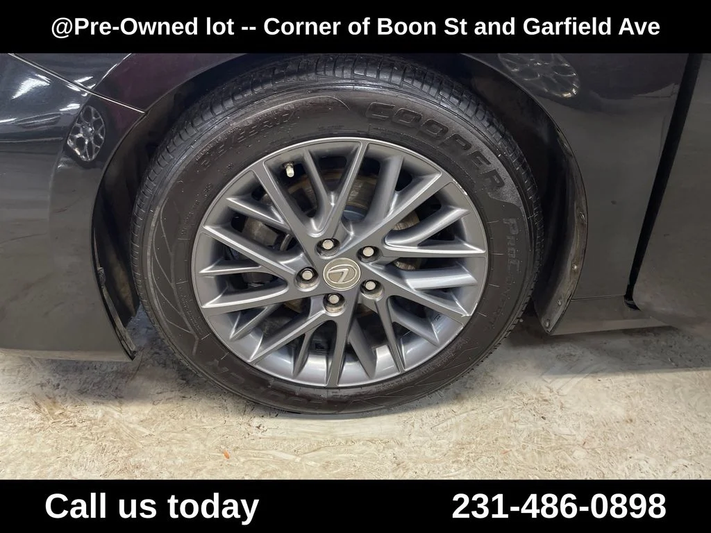 Used 2018  Lexus 350 image 5