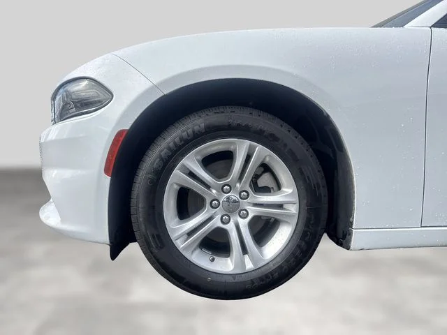 Used 2022 White Dodge SXT image 17