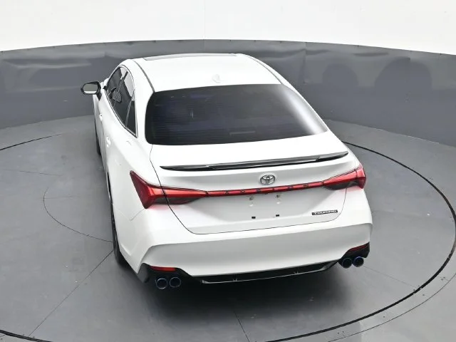 Used 2019 Pearl Toyota Touring image 26
