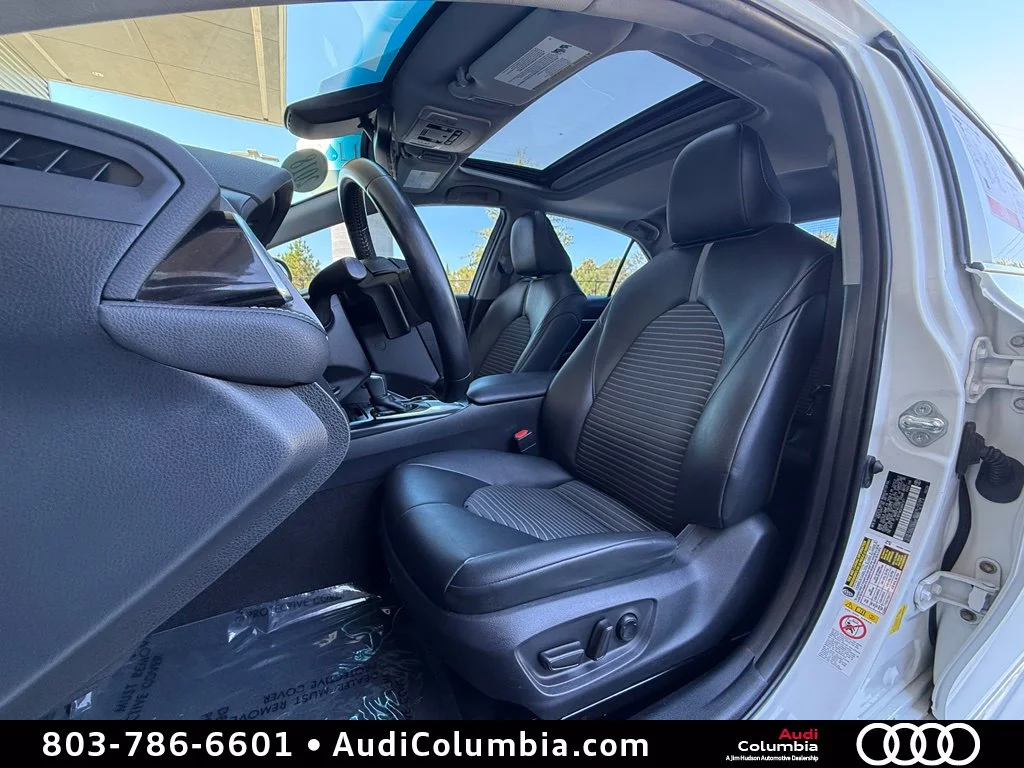 Used 2018 White Toyota SE image 5
