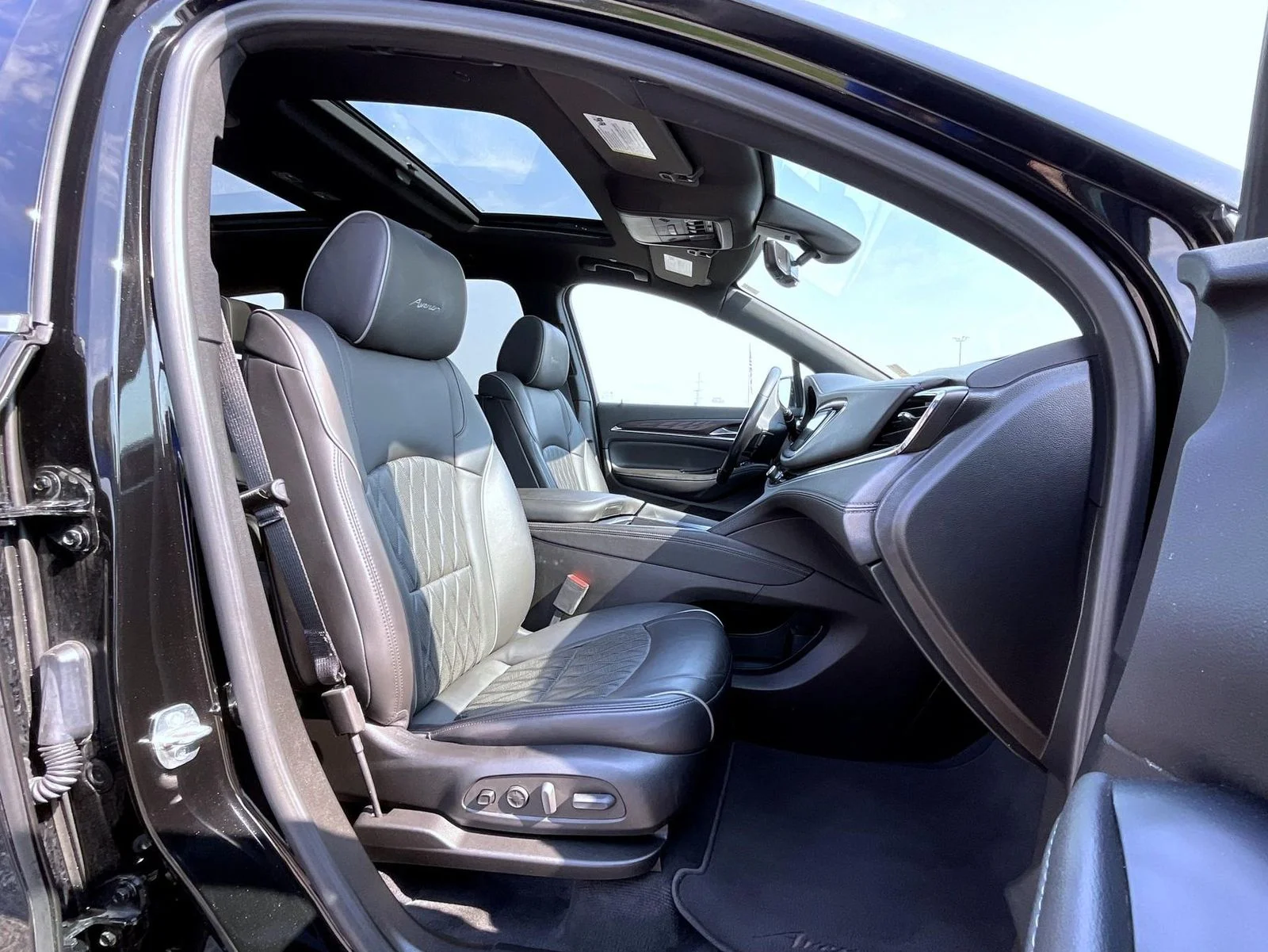 Used 2023 Black Buick Avenir image 15