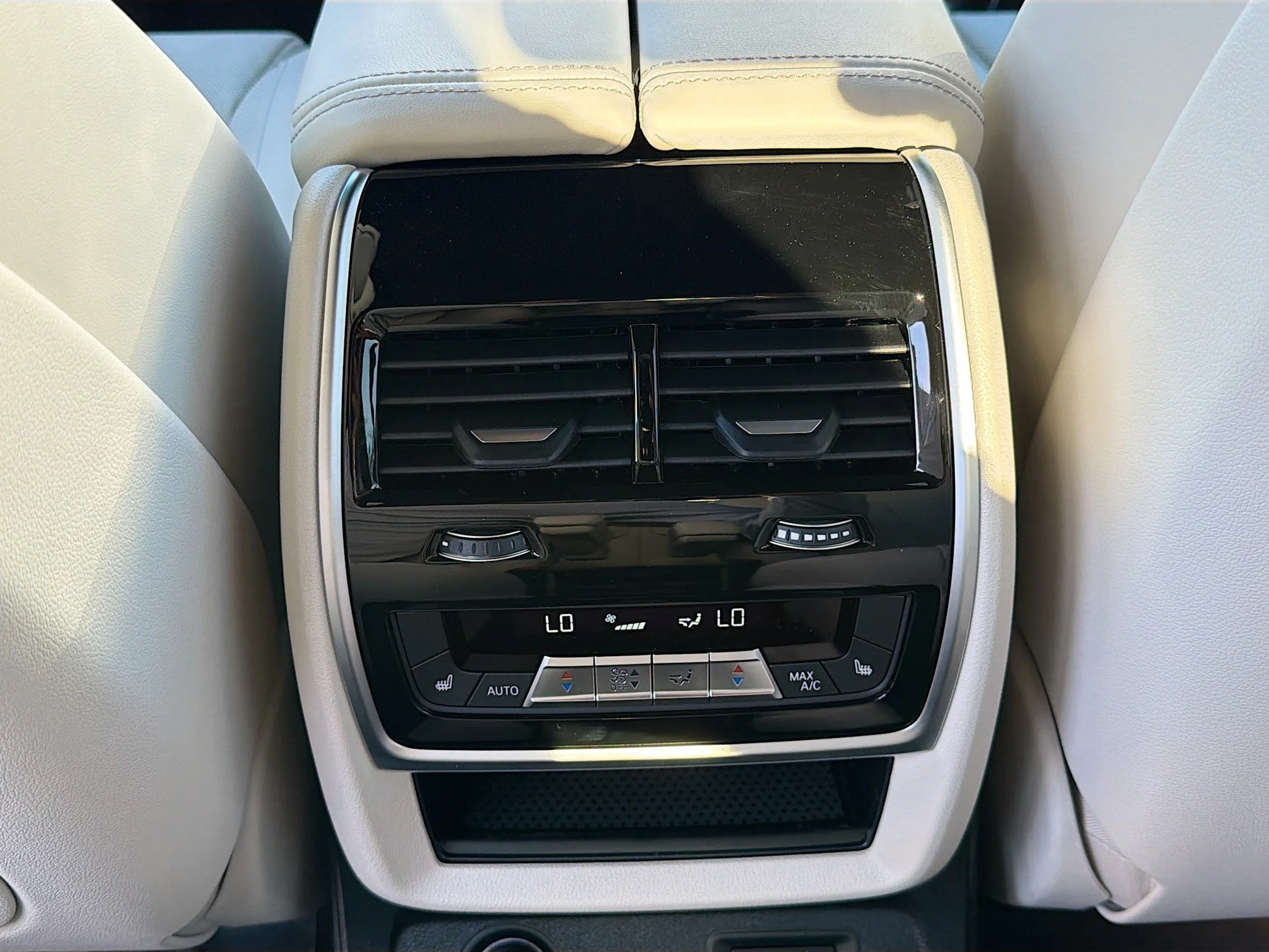 New 2027 Carbon Black Metallic BMW M60i image 20