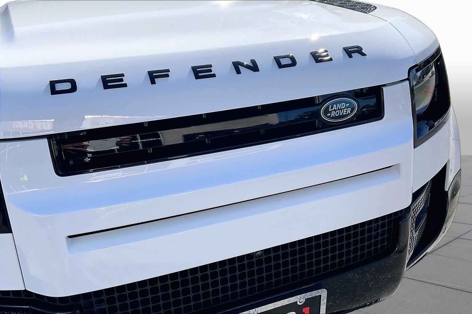 Used 2025 Fuji White Land Rover V8 image 30