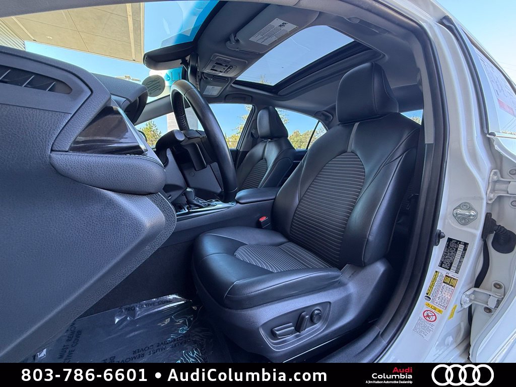 Used 2018 White Toyota SE image 5