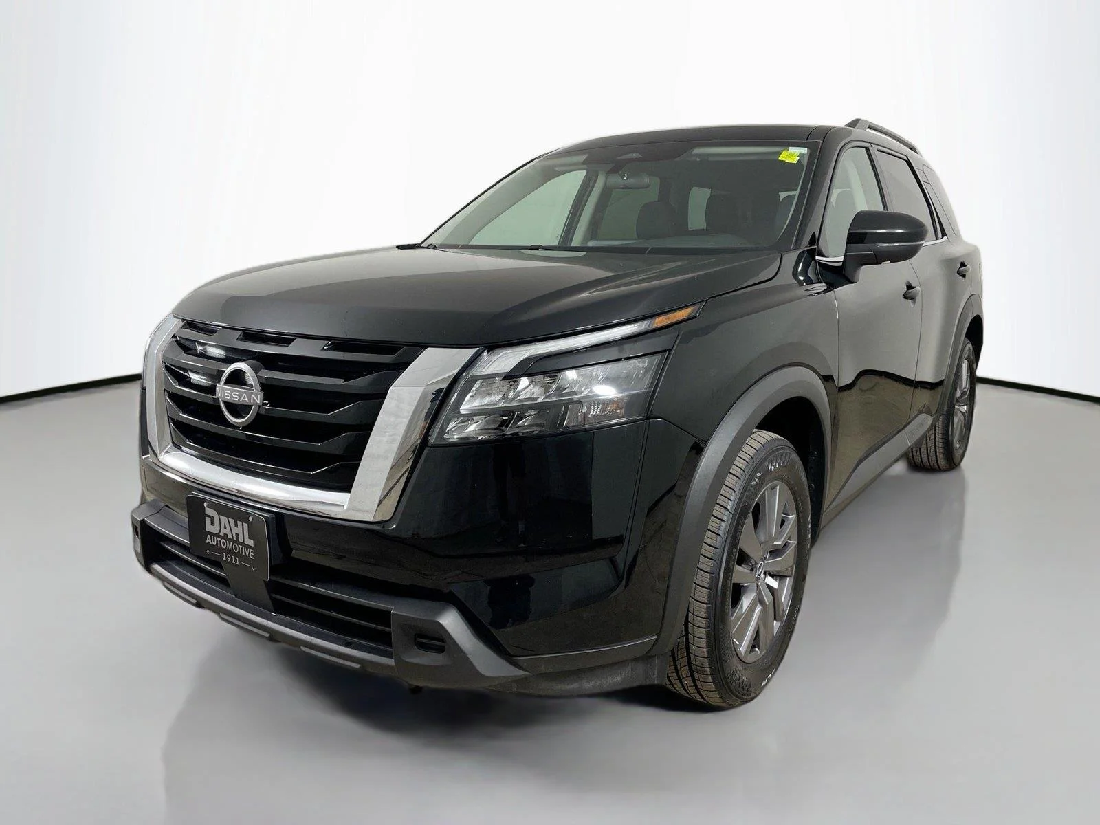 Used 2025 Super Black Nissan SV image 3