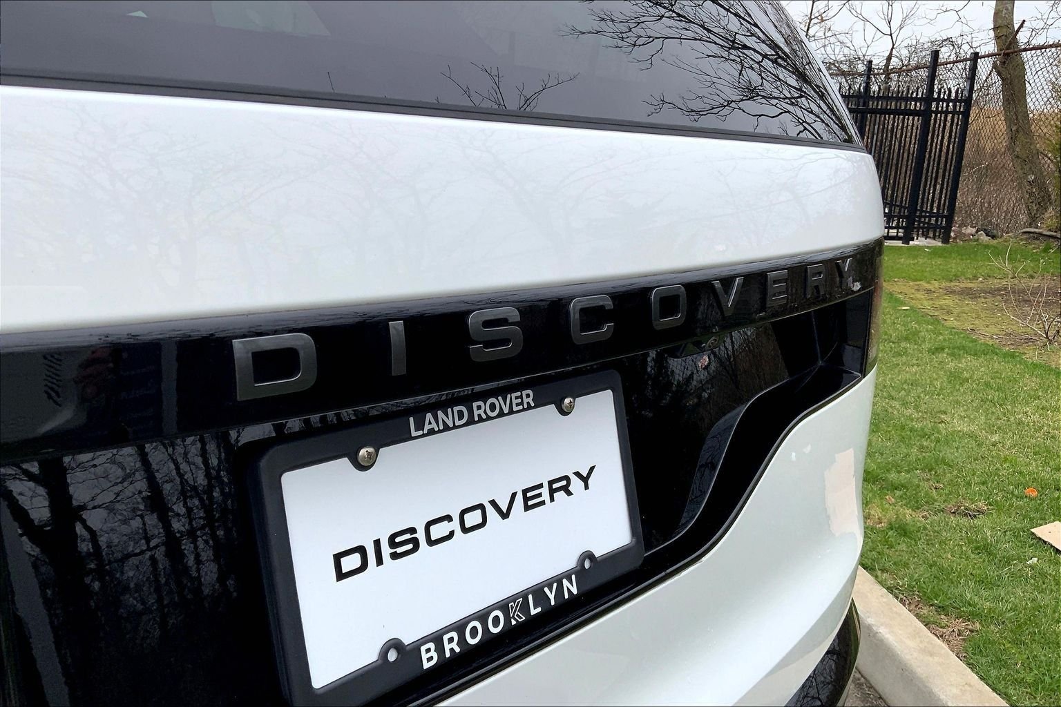 Certified Used 2025 Fuji White Land Rover Dynamic SE image 9