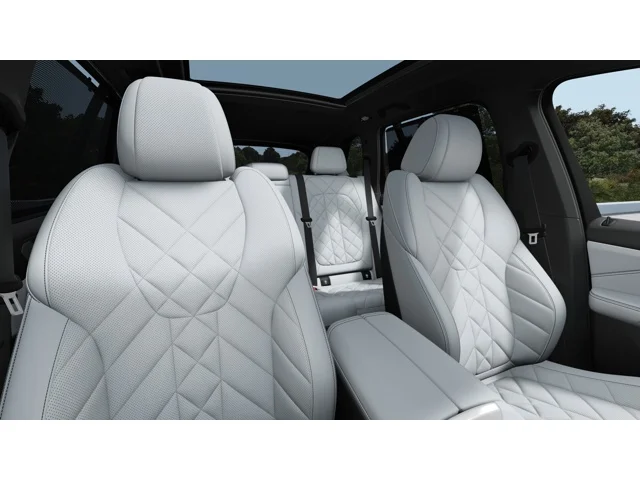 New 2026 Mineral White Metallic BMW xDrive40i image 11