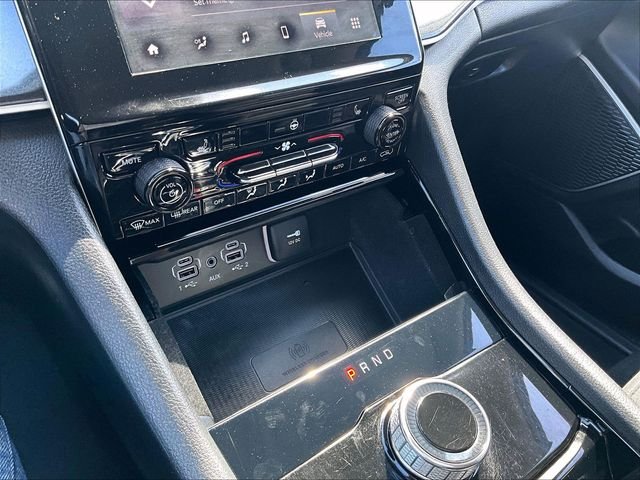 Used 2022 White Jeep Laredo image 28