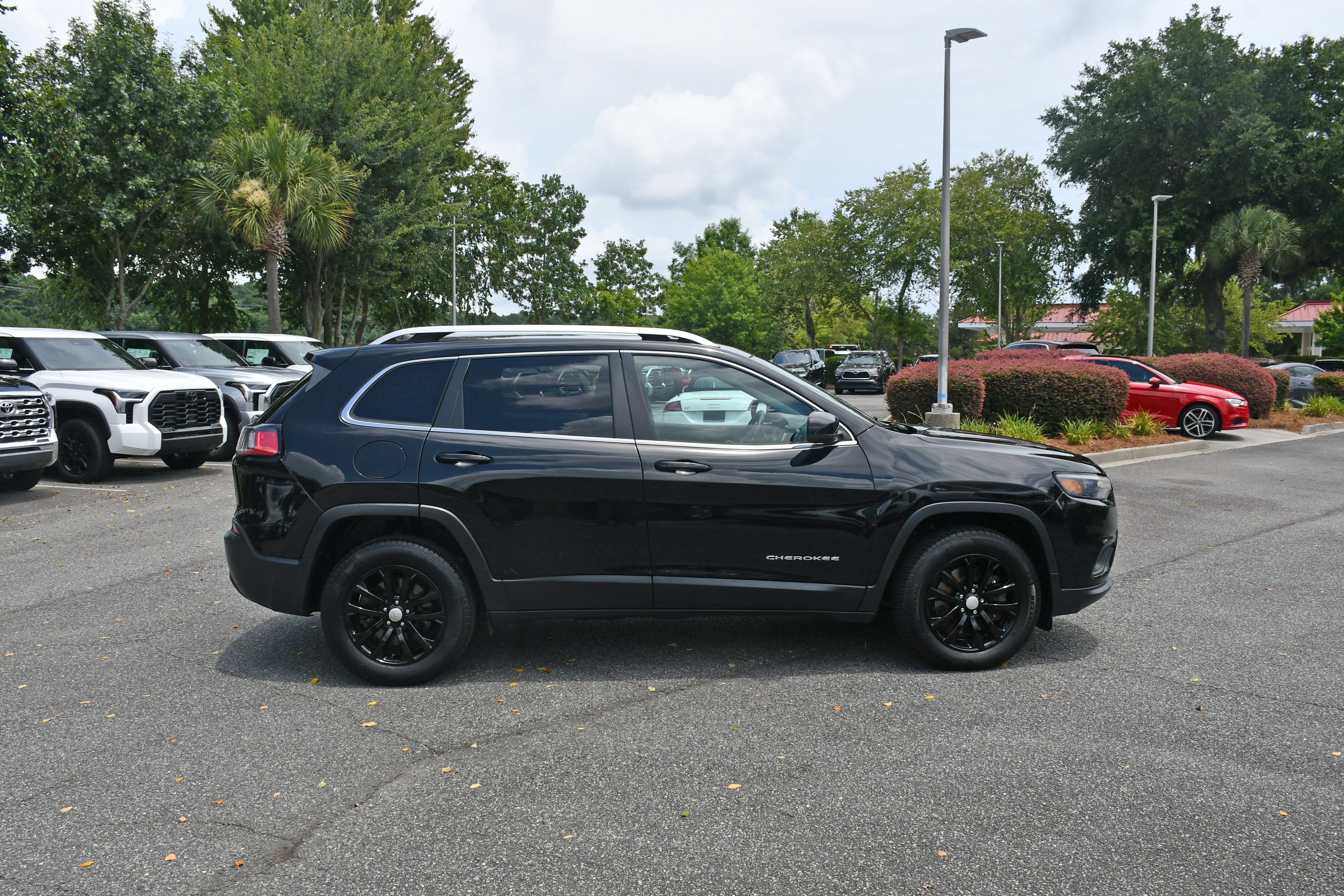 Used 2019 Black Jeep Latitude Plus image 5