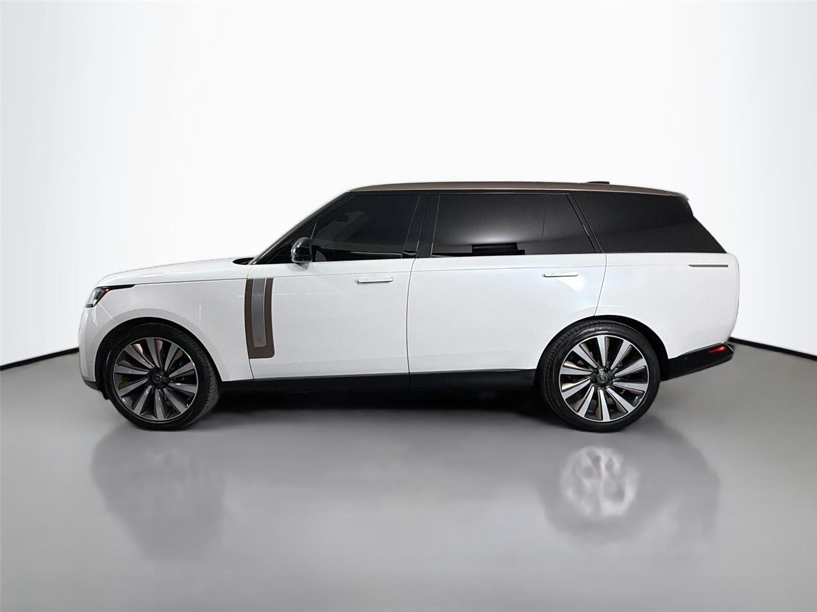 Certified Used 2022 Icy White Gloss Land Rover SV LONG WHEELBASE image 8