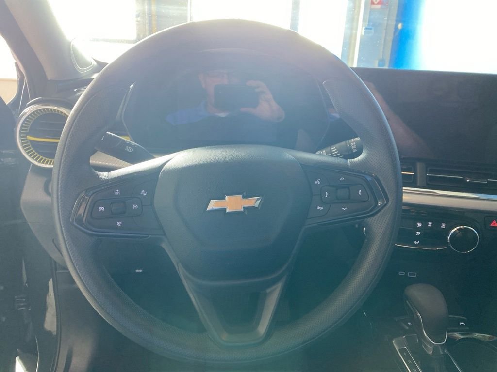 2025 Chevrolet Trax LT - Photo 6